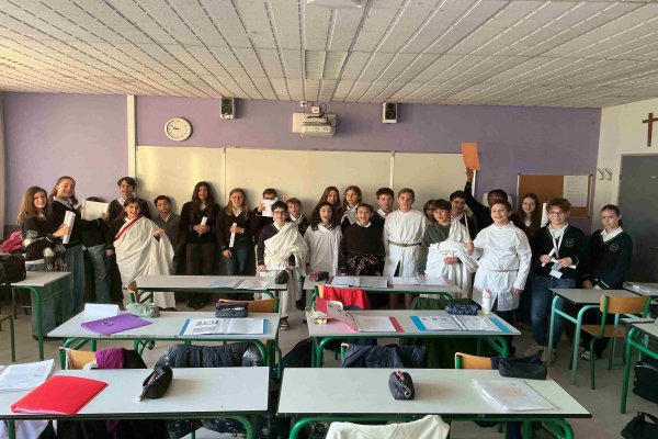 Quand les latinistes foulent les planches.