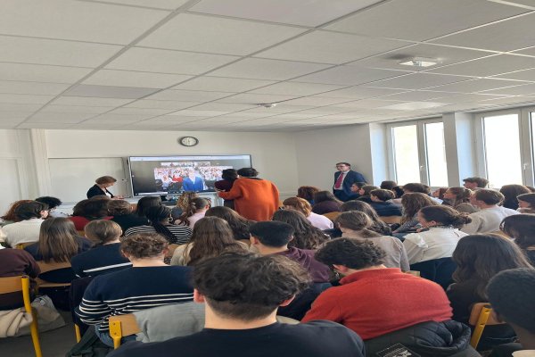 Un échange émouvant entre des lycéens français et ukrainiens